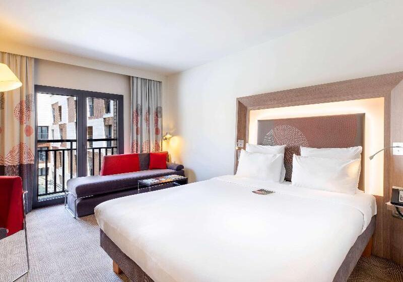 Quarto Club, Regent Shanghai Pudong   Complimentary First Round Minibar Per Stay   Including A Bottle Of Wine