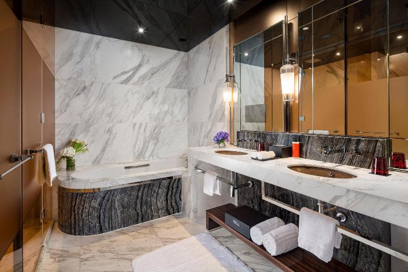 Quarto Clássico, Regent Shanghai Pudong   Complimentary First Round Minibar Per Stay   Including A Bottle Of Wine