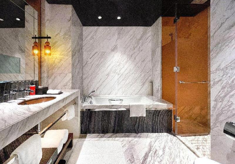 Quarto Clássico, Regent Shanghai Pudong   Complimentary First Round Minibar Per Stay   Including A Bottle Of Wine