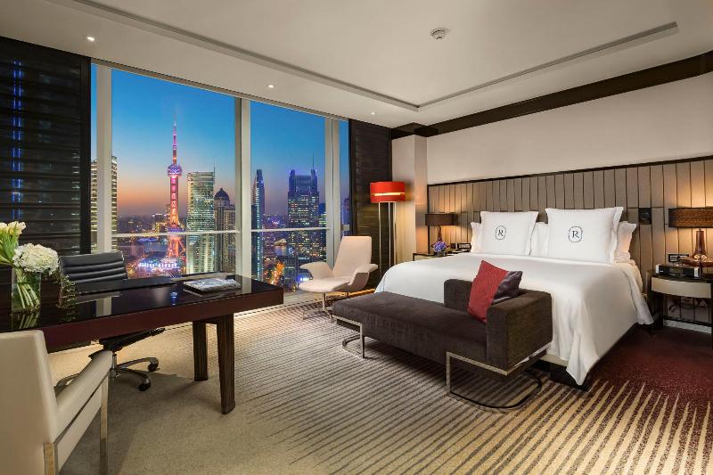 Quarto Premium, Regent Shanghai Pudong   Complimentary First Round Minibar Per Stay   Including A Bottle Of Wine