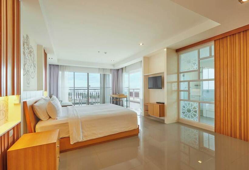 Люкс, Welcome World Beachfront Resort
