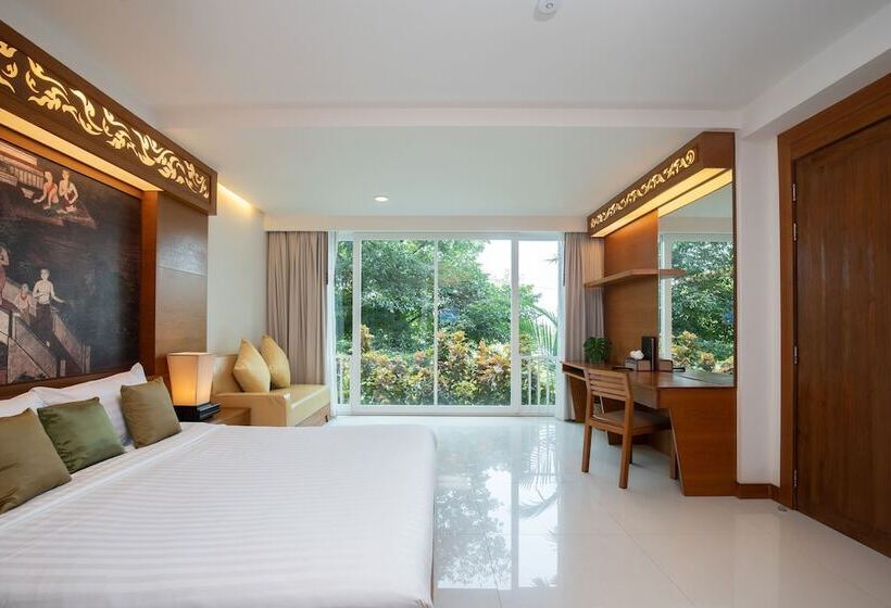 اتاق لوکس خانوادگی, Sylvan Koh Chang