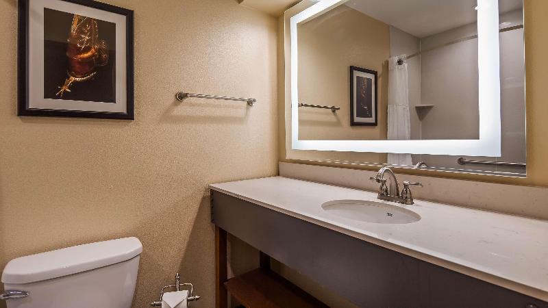 キングサイズベッドのスイートルーム, Quality Inn & Suites Belmont Route 151