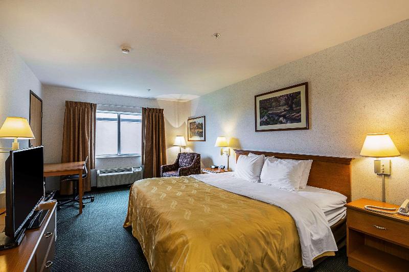 スイート, Quality Inn & Suites Belmont Route 151