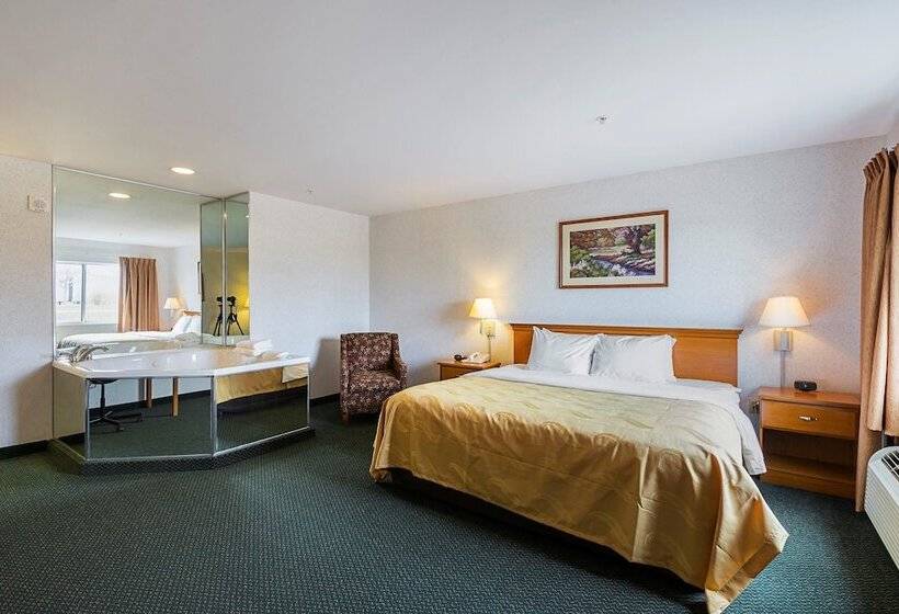 Люкс, Quality Inn & Suites Belmont Route 151