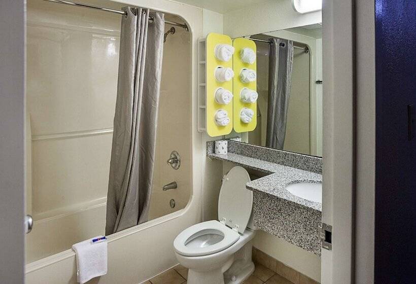Номер Deluxe, Motel 6 Binghamton, Ny