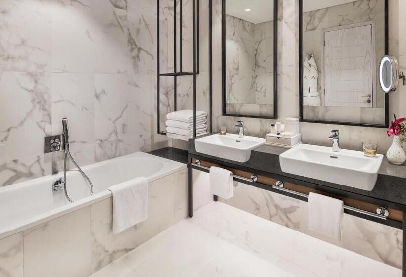 Номер Deluxe Вид на Бассейн, Address Beach Resort Fujairah