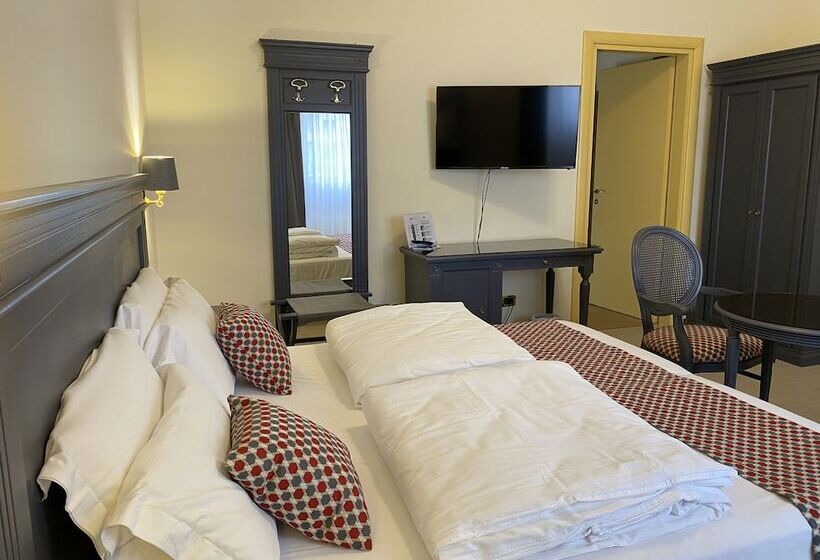 Quarto Triplo Estandar, Estee