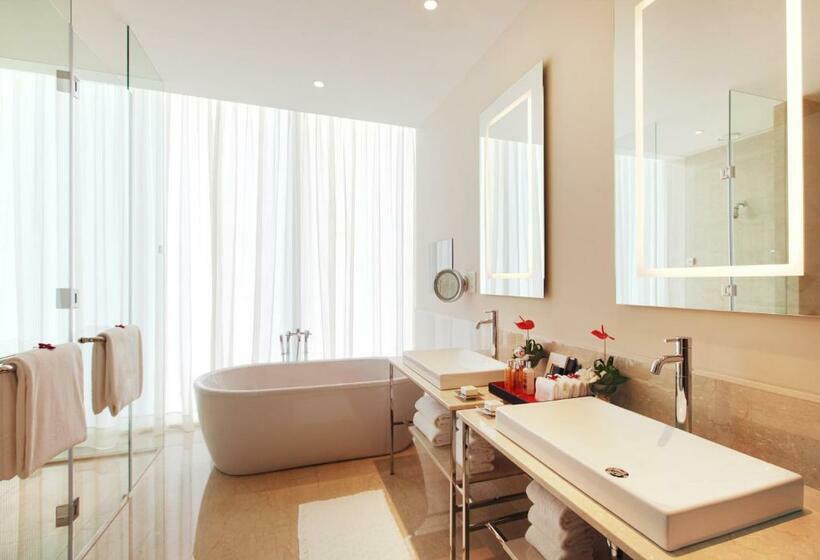 Номер Deluxe Вид на Бассейн, Anantara Downtown Dubai