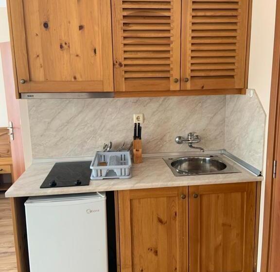 استودیوی استاندارد, Apart Hotel Dawn Park