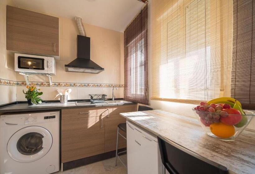 1 Bedroom Penthouse Apartment, Apartamentos Granata