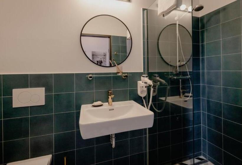 Номер Стандарт с Балконом, Bett & Berg Bad Ischl, Self Check In
