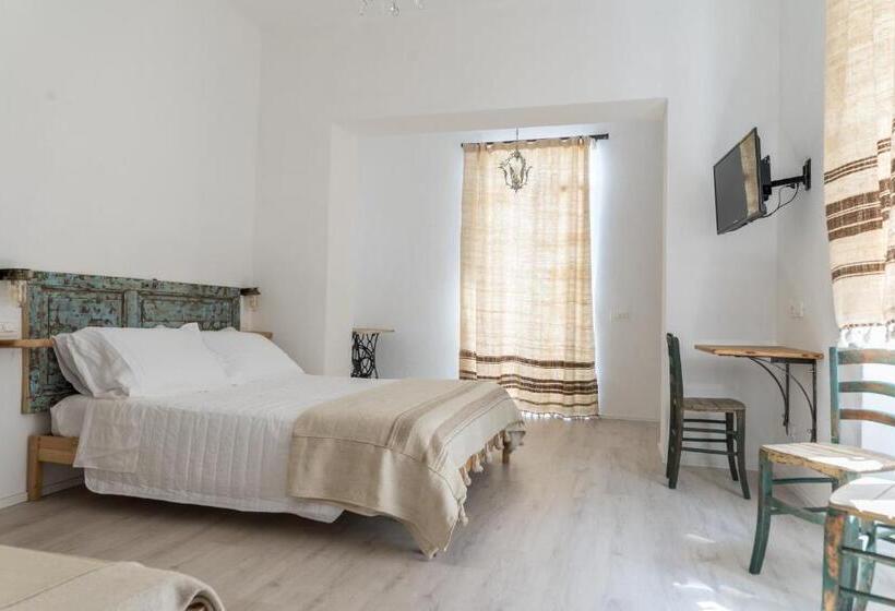 غرفة ديلوكس مطلّة علي البحر مزوَّدة بشُرفة, Agriturismo Belvedere 9