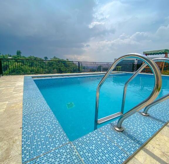 Вилла 3 Спальни, Al Marina Resort