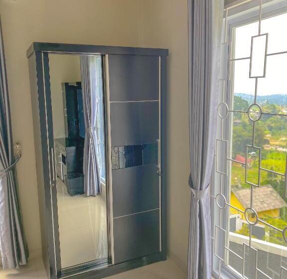 Вилла 3 Спальни, Al Marina Resort