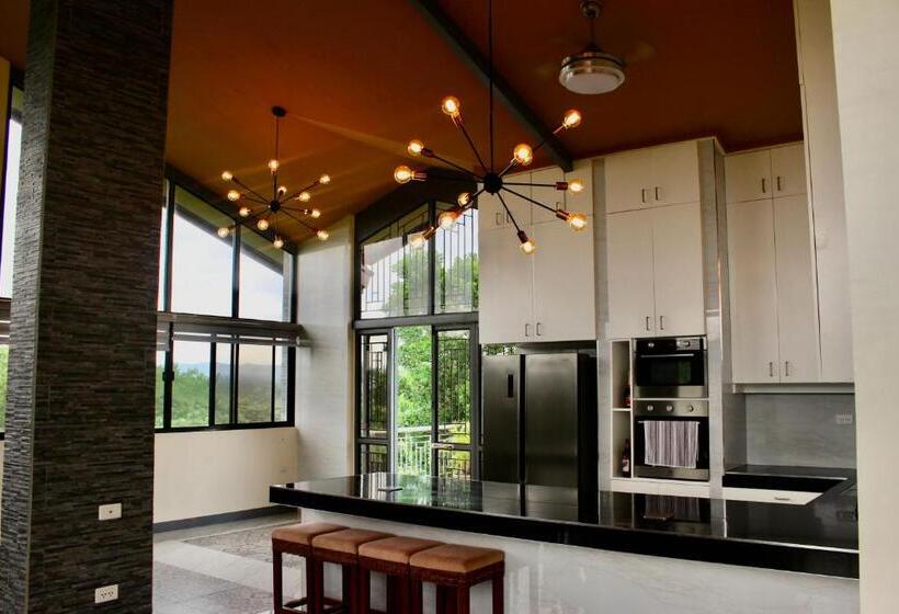 标准三人间, Bella Villa Coron