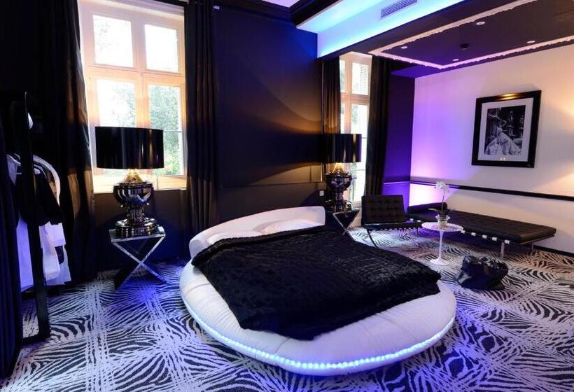 Suite Junior, Art