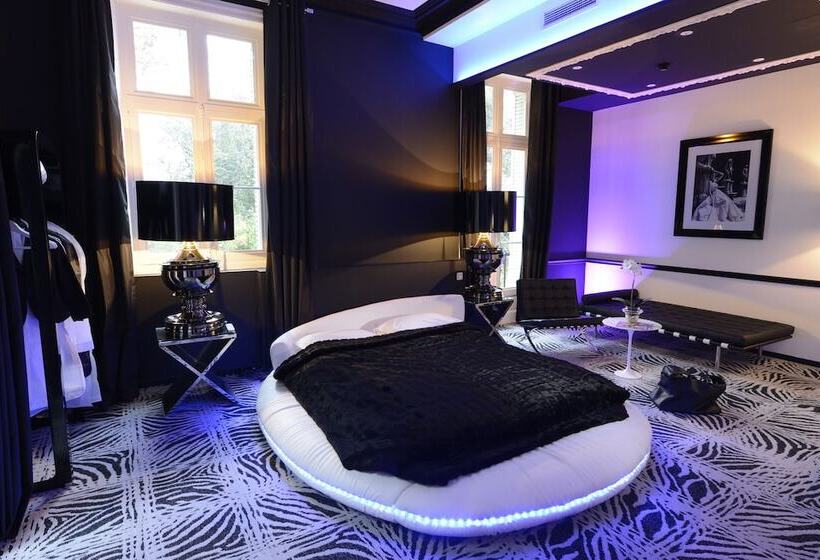 Suite Junior, Art