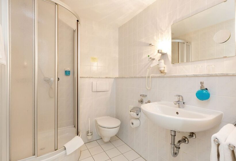 Номер Стандарт Трехместный, Kurhotel Sassnitz