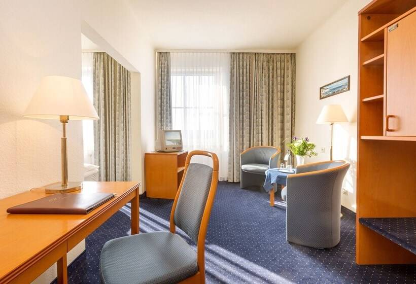 Номер Стандарт Трехместный, Kurhotel Sassnitz