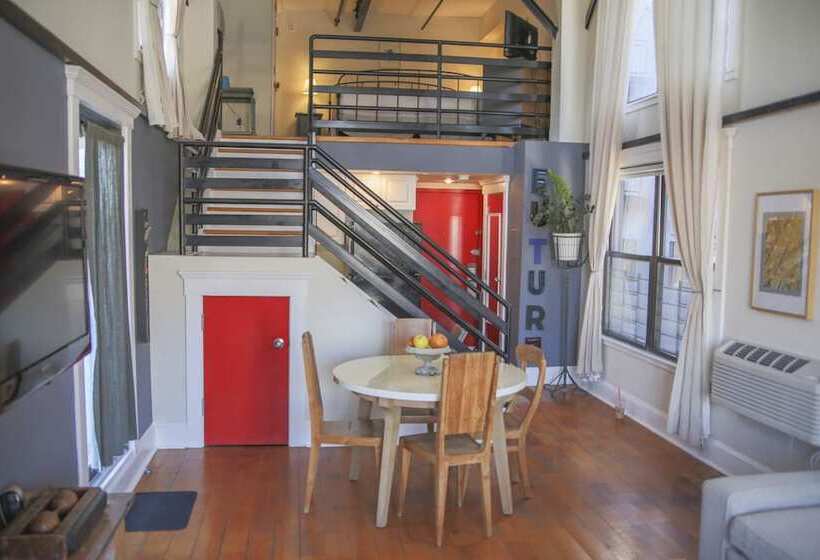 ドゥプレックスルーム, The Box House