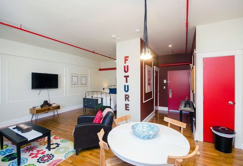 テラス付スイート, The Box House