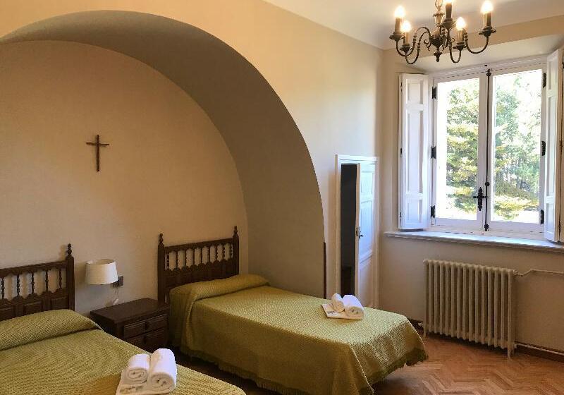 Номер Стандарт, Hospederia Santa Cruz