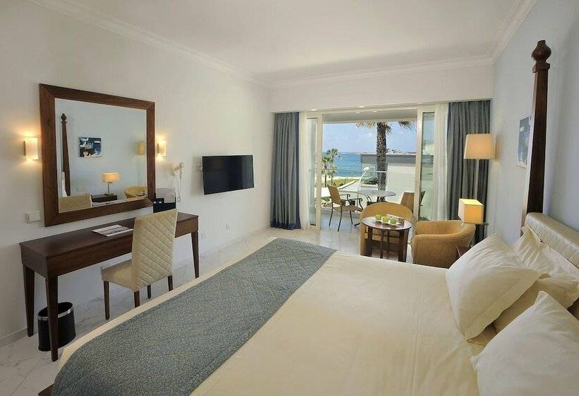 Номер Superior Боковой Вид на Море, Olympic Lagoon Resort Paphos