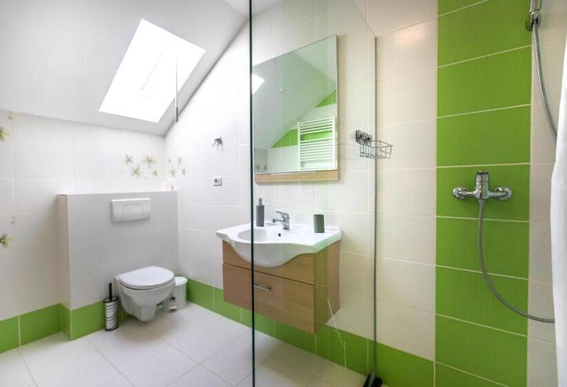 Номер Стандарт с Балконом, Emerald Residence