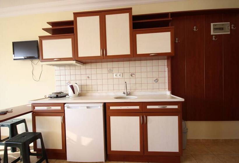 Люкс Вид на Бассейн, Minta Apart