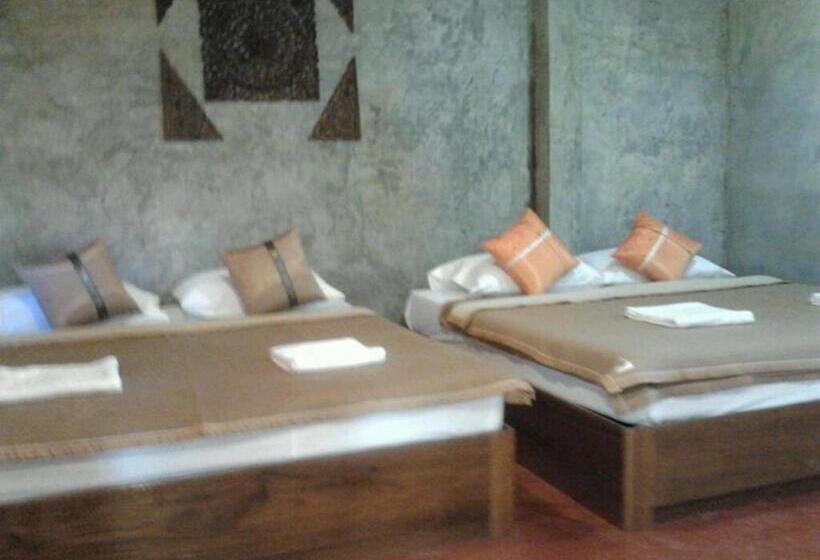 패밀리 방갈로, Tamarind Grand Resort Mae Sariang
