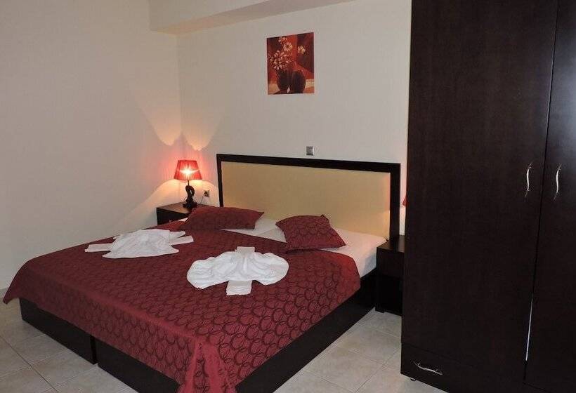 Люкс Вид на Сад, Golden Rose Suites