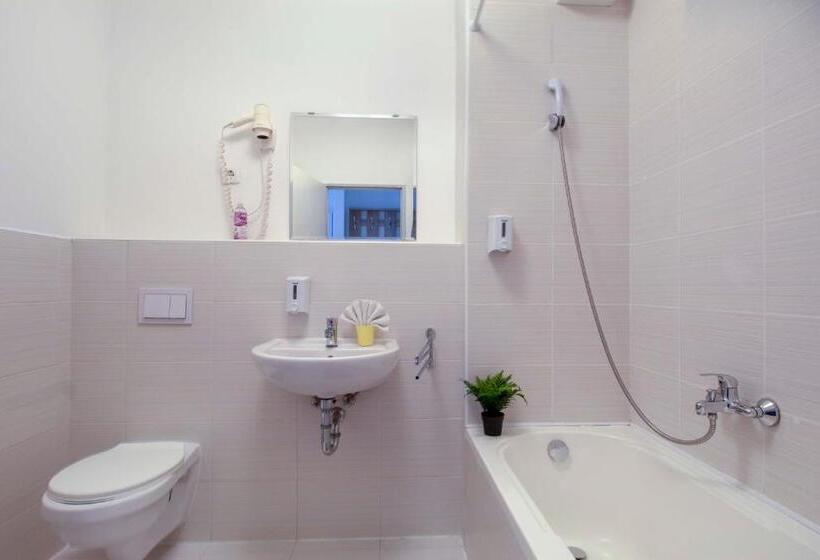 استودیوی استاندارد, Prince Apartments