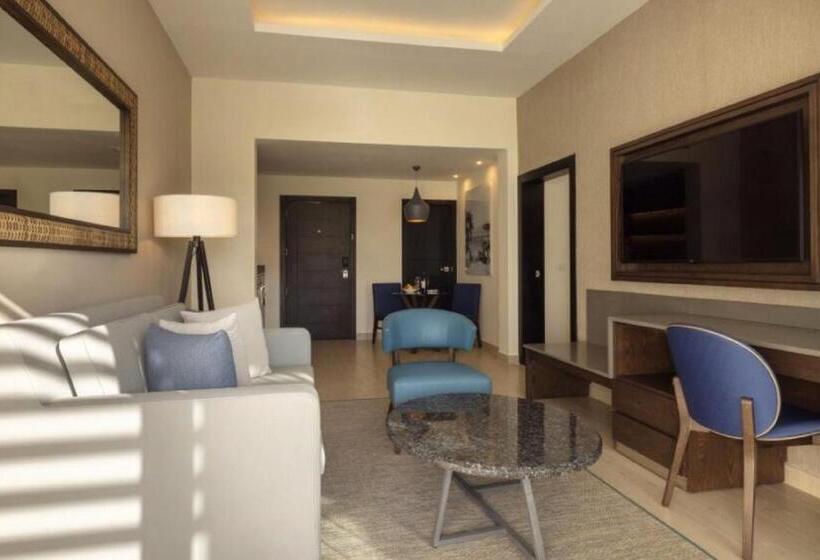 Полулюкс Клуб, Hideaway At Royalton Blue Waters, An Autograph Collection All Inclusive Resort   Adults Only