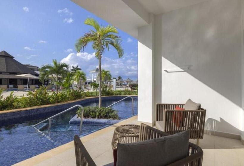 Полулюкс Клуб, Hideaway At Royalton Blue Waters, An Autograph Collection All Inclusive Resort   Adults Only