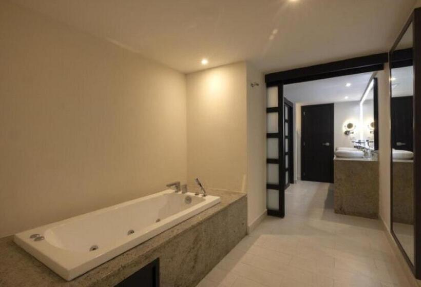 Полулюкс Deluxe Вид на Море, Hideaway At Royalton Blue Waters, An Autograph Collection All Inclusive Resort   Adults Only