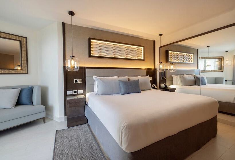 Номер Deluxe, Hideaway At Royalton Blue Waters, An Autograph Collection All Inclusive Resort   Adults Only