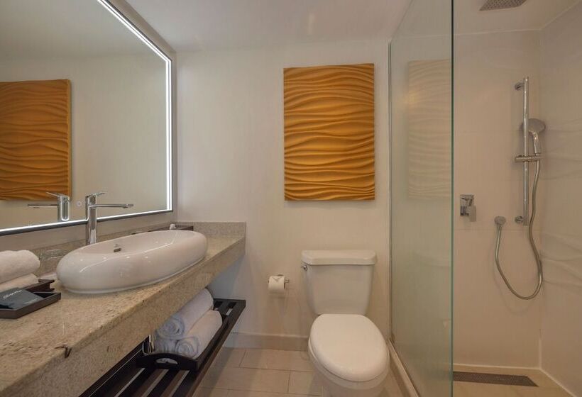 Люкс Клуб, Hideaway At Royalton Blue Waters, An Autograph Collection All Inclusive Resort   Adults Only