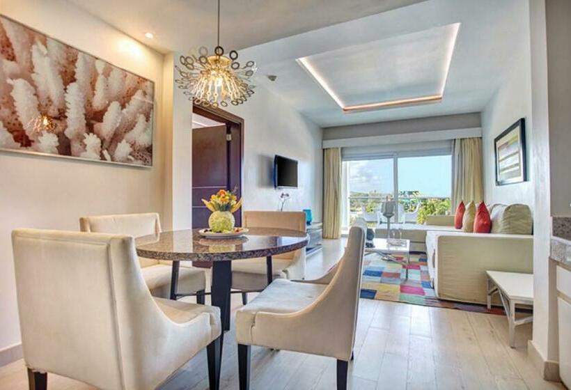 Клубный люкс с видом на море, Hideaway At Royalton Blue Waters, An Autograph Collection All Inclusive Resort   Adults Only