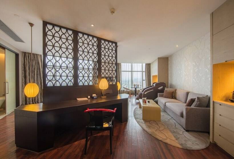 Люкс Повышенной Комфортности, Maison New Century Hotel Dongguan