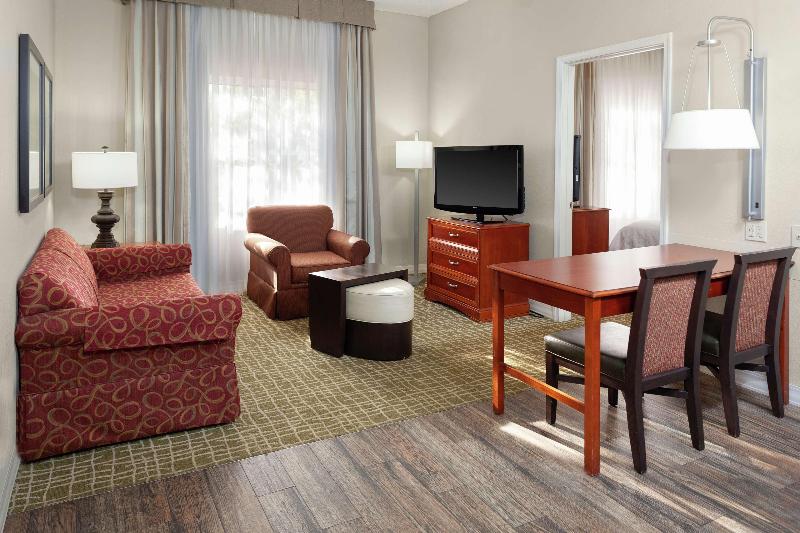 استودیوی استاندارد, Holiday Villa Hotel & Suites