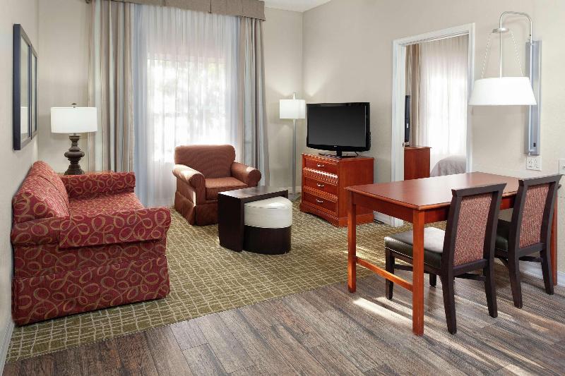 استودیوی استاندارد, Holiday Villa Hotel & Suites