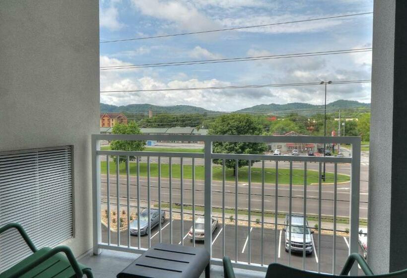 标准间带阳台, Holiday Inn & Suites Pigeon Forge Convention Center, An Ihg