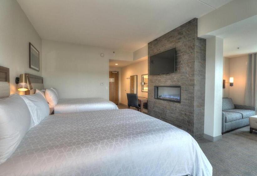 带河湖景观的套房, Holiday Inn & Suites Pigeon Forge Convention Center, An Ihg