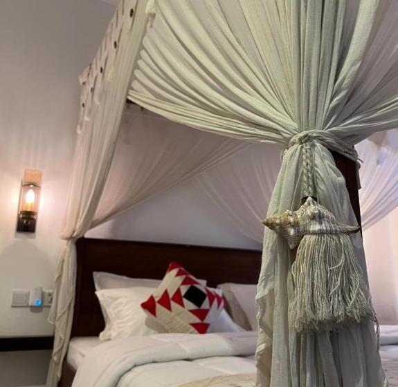 إستوديو قياسى, Beverly Villa