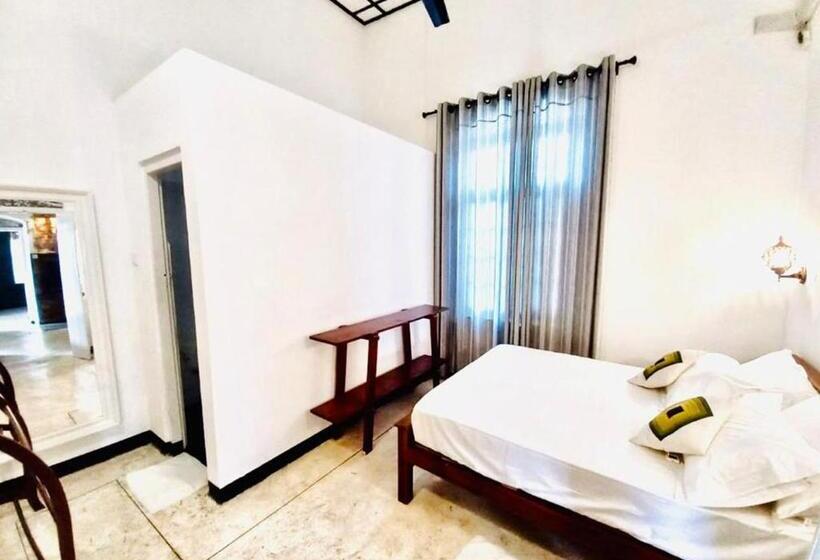 شقة غرفة واحدة, Beverly Villa