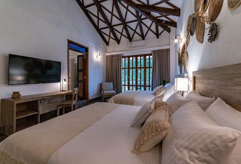 Четырехместный Номер Стандарт с Балконом, Casa Jacaranda Hotel Boutique
