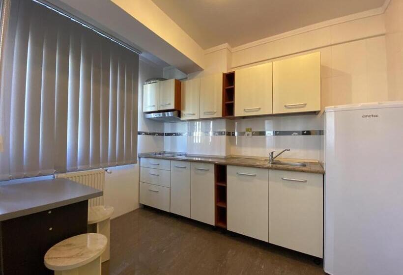 Студио Стандарт с Балконом, Lira Pacific Apart