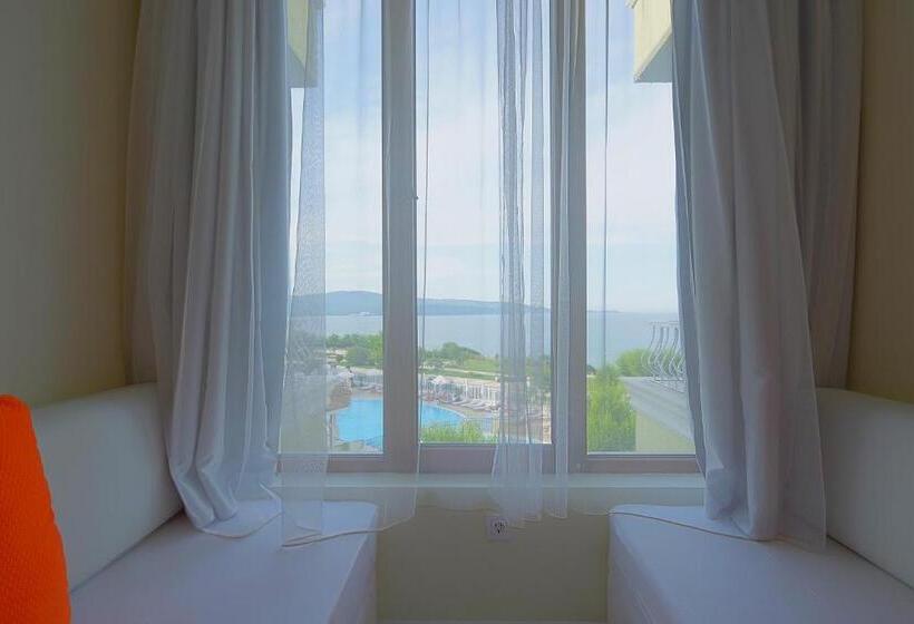 Трехместный Номер Deluxe, Perla Beach Luxury   All Inclusive & Free Beach Access