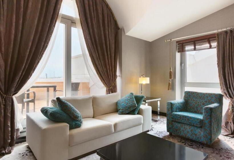 带露台的套间, Ramada Plaza By Wyndham Izmit